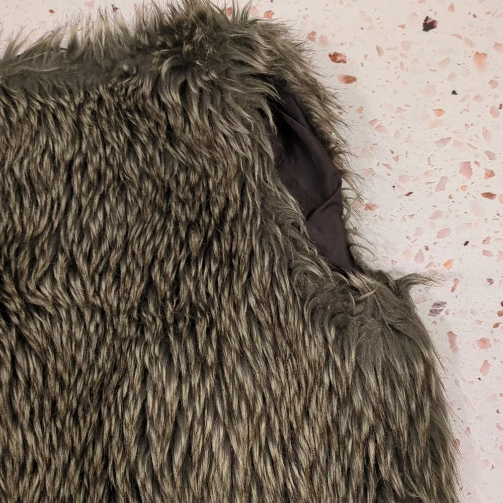 Old Navy | Brown Grey Tan Faux Fur Vest | M (8) Boho Layer Accessory